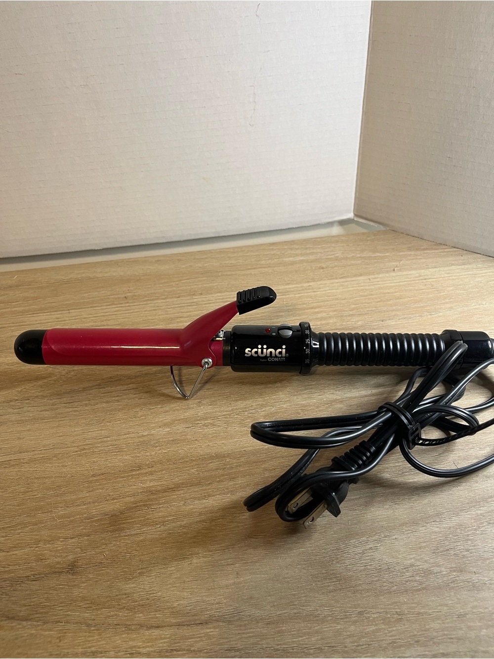 Conair Scunci Red Curling Iron with Stand and 35 Settings